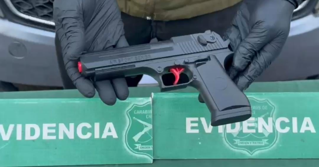 Carabineros detiene a tres sujetos tras vincularlos con tour delictual en tres comunas de Santiago