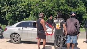La pasa mal en Colombia: hinchas de Junior vandalizan el auto de exdelantero de Colo Colo