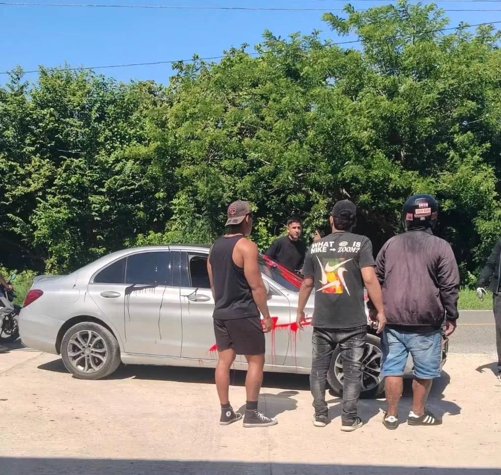 La pasa mal en Colombia: hinchas de Junior vandalizan el auto de exdelantero de Colo Colo