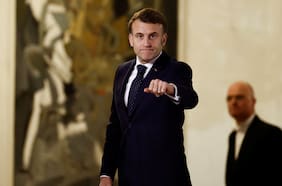 Macron promete recuperar las joyas robadas del museo del Louvre y que los responsables “serán llevados ante la justicia”