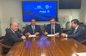 Puerto Ventanas firma contrato de servicios portuarios con SQM para descarga y almacenamiento de insumos para baterías de litio en Mejillones
