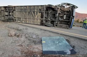 Reportan volcamiento de bus con 44 trabajadores de Mina El Teniente: cuatro personas resultaron con lesiones