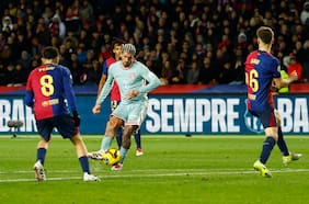 Hasta que se le dio a Simeone: el Atlético derriba al Barcelona en el final y es el único líder de LaLiga