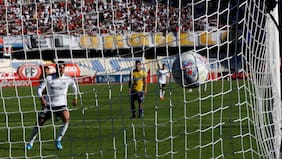 Javier Correa fue el salvador: Colo Colo gana en la agonía y vuelve a ser líder de la Liga de Primera