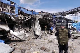 Nuevo ataque ruso destruye una fábrica de alimentos en Kharkiv