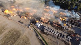 Incendio en planta industrial de CMPC en Puente Alto moviliza a múltiples compañías de Bomberos