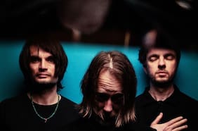 Dirigido por chilenos y en stop motion: debuta el nuevo videoclip del proyecto paralelo de Thom Yorke y Jonny Greenwood