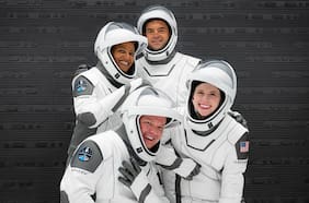 De un millonario a una sobreviviente del cáncer: la histórica tripulación de SpaceX que hará la primera misión civil al espacio