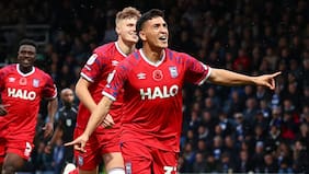 Dos golazos: revisa el doblete de Marcelino Núñez por Ipswich Town en la Carabao Cup
