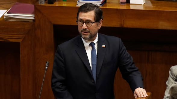 Con petición de renuncia y una firme respuesta del canciller: la dura interpelación de Venegas a Pérez Mackenna en la Cámara