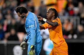 Vinícius explota en Mestalla: el brasileño es expulsado por agresión en el triunfo agónico del Real Madrid