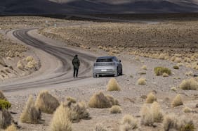 Exposición reúne inéditos paisajes de Chile recorridos en un Volvo 100% eléctrico