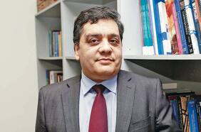 Director del Centro de Encuestas y Estudios Longitudinales UC: “Luego de una crisis, el empleo independiente es el primero en recuperarse”