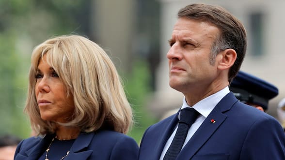 Brigitte Macron, en el centro de la polémica tras calificar de “sucias estúpidas” a activistas feministas