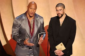 En su cumpleaños: Bad Bunny presentó en español una categoría en los Oscar junto a Dwayne Johnson
