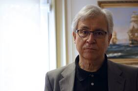 Iván Jaksic, estudioso de Andrés Bello y de la filosofía chilena, es el nuevo Premio Nacional de Historia