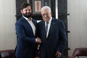 Boric reafirma condena a Israel en reunión bilateral con líder de Palestina en Nueva York