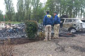 Nuevo ataque en el sur: queman casa y roban camioneta para incendiarla en ruta de Perquenco