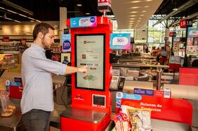 SMU cierra alianza con Mercado Pago: clientes podrán pagar con QR en locales