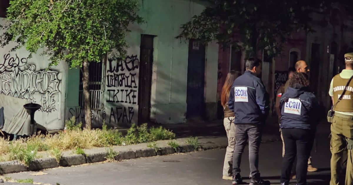Investigan homicidio de un hombre en vía pública de Santiago Centro: víctima intentó escapar de los disparos