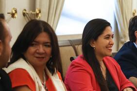 Cita en un bar y cálculos frenéticos: las maniobras de alcaldes oficialistas para evitar el quiebre en las elecciones de la AChM