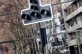 Sistema frontal: semáforos apagados en al menos 26 cruces de Región Metropolitana
