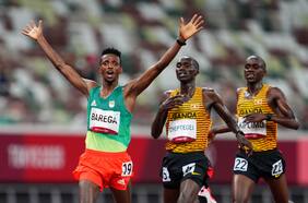 Selemon Barega consigue el primer oro del atletismo en Tokio tras superar a Cheptegei en los 10.000 metros