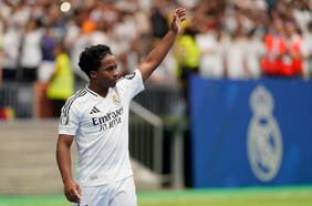 Ante 45 mil personas y desbordado por la emoción: Endrick es presentado en el Real Madrid