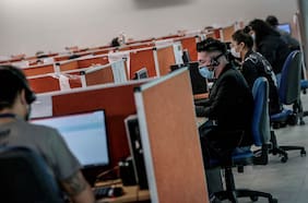 Cámara aprueba proyecto que prohíbe subcontratar call centers en el extranjero y lo despacha al Senado