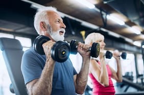 Cómo el entrenamiento de fuerza podría prolongar la longevidad, según un nuevo estudio