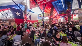 Empiezan preparativos para las Fiestas Patrias en la capital: Santiago y Ñuñoa anuncian fondas del 17 al 20 de septiembre