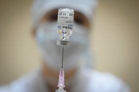 Fact Checking: ¿Un médico murió por la vacuna rusa Sputnik V? ¿La inmunización contra el Covid-19 esteriliza a las mujeres?