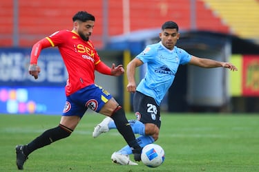 Unión Española está jugando con Deportes Iquique en el estadio Santa Laura.