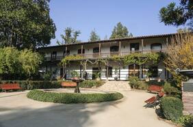 Universidad Andrés Bello abrirá dos de sus edificios más emblemáticos para el Día de los Patrimonios