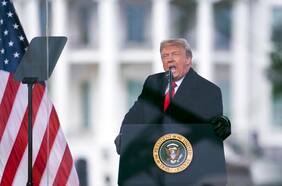 Trump enfrenta más cargos en pesquisa de documentos confidenciales en Florida