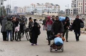 Combates en sur de Gaza se recrudecen mientras fuertes lluvias afectan a desplazados más al norte