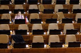 Diputada Riquelme (FA) dice que guardará silencio tras denuncia por abuso sexual en su contra