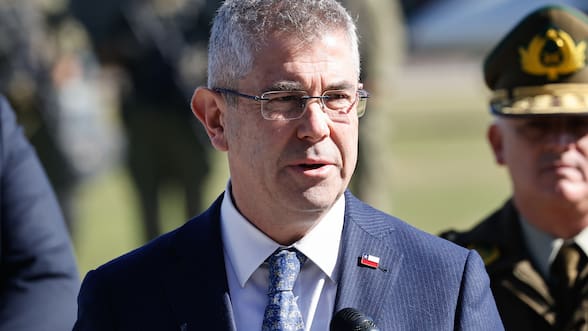 Jouannet responde a polémica por dichos de Arrau sobre política de seguridad de Boric y advierte déficit de carabineros