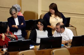 FA y PC piden al PS y PPD que se mantengan “unidos” ante posible exclusión en acuerdo administrativo de la Cámara