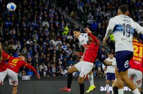 ¿Quién otro? Zampedri agiganta su leyenda en la UC y anota el gol inaugural del Claro Arena