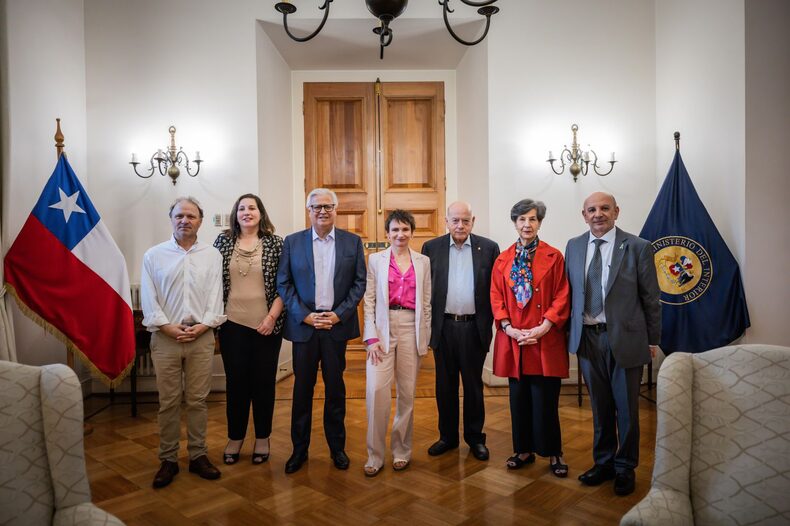 SOCIALISTAS CON TOHA