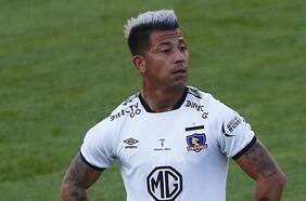 La astuta movida de Quinteros: cita a Leonardo Valencia frente a Wanderers, equipo que busca ficharlo