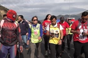 Madre de Tomás Ross llega a la RM y este miércoles entregará propuesta a Boric: “Esperamos que genere un antes y un después en salud”