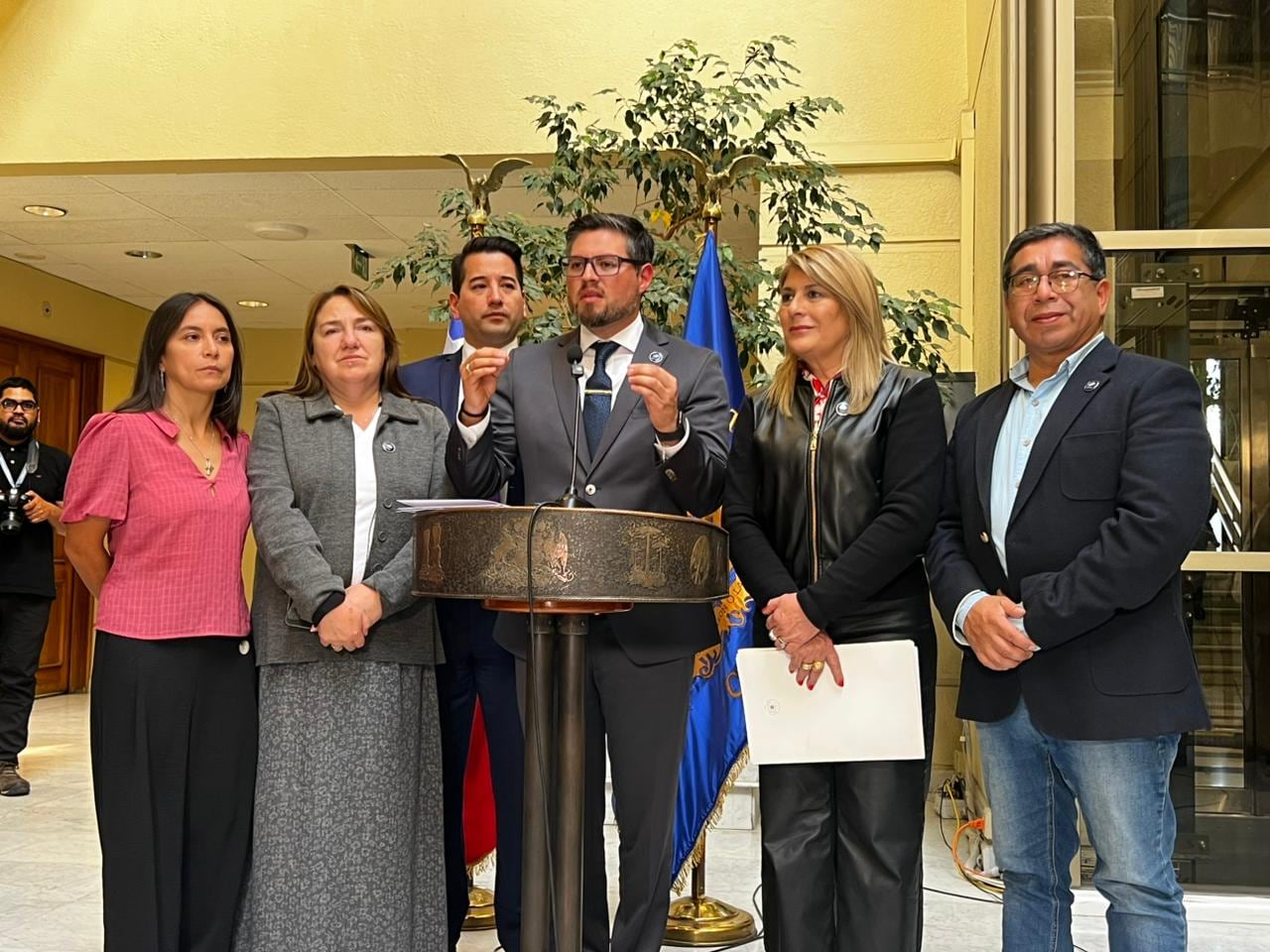 Grau aún respira: otro RN se baja de la acusación, pero su suerte sigue dependiendo del PDG y de los liberales