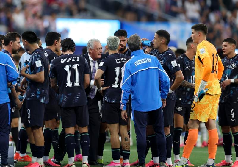 La crítica de Gustavo Alfaro tras la sufrida victoria de Paraguay en el Mundial: "Me cuesta jugar a este deporte nuevo"