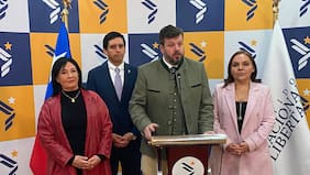 Kaiser enfatiza que los senadores que voten la AC de Grau deben decidir si responsabilizar del desorden financiero al exministro o a Quiroz