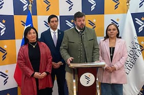 Kaiser enfatiza que los senadores que voten la AC de Grau deben decidir si responsabilizar del desorden financiero al exministro o a Quiroz