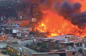 Mega incendio en Perú deja a cuatro heridos y más de 310 damnificados