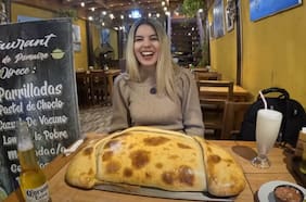 La extranjera que probó la empanada de pino más grande de Chile: “Ojalá en mi país pudiera ser posible”