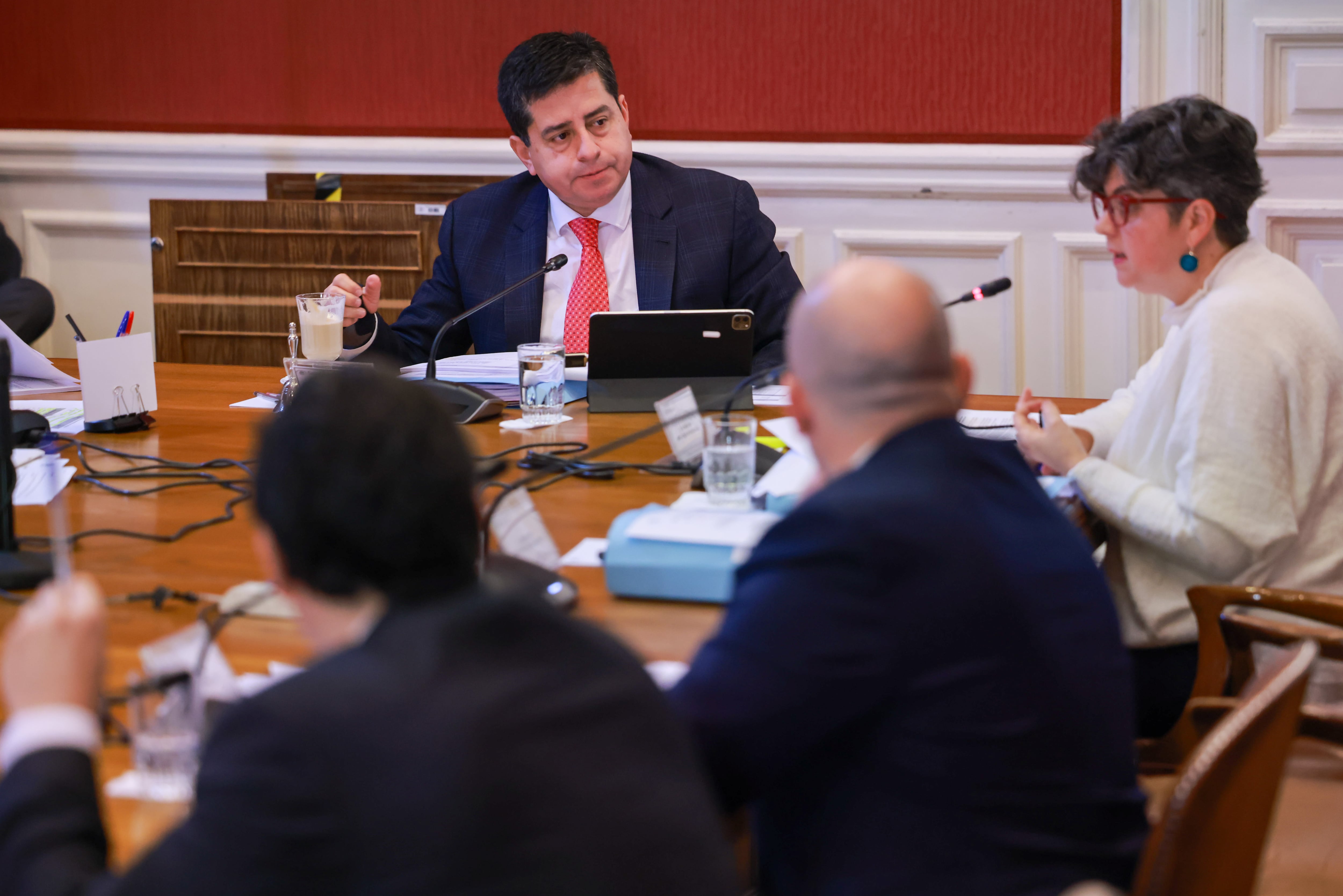 Remoción de Araya hace tambalear acuerdo del Senado, pone en jaque agenda de seguridad y fractura lazo del PPD con el PS